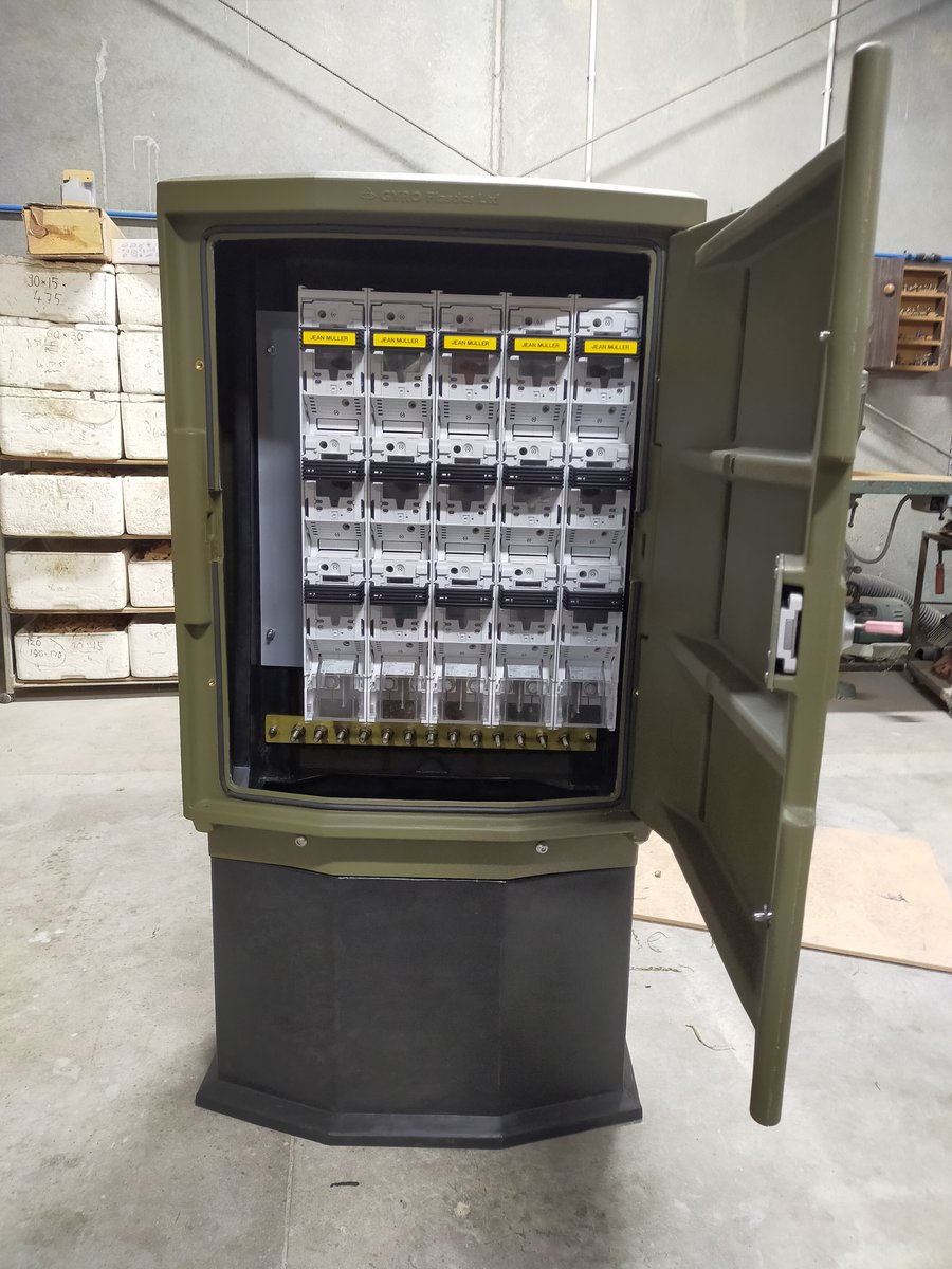 CAB60 WITH 5 x 630A Vertical Disconnects on 5 Way Busbar